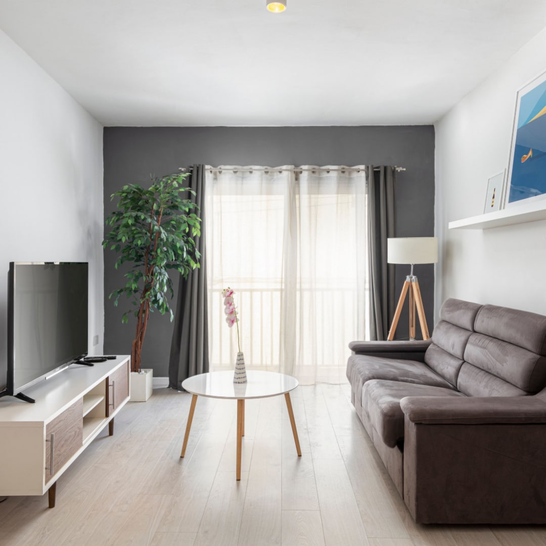 How much do airbnb property managers charge for vacation rentals